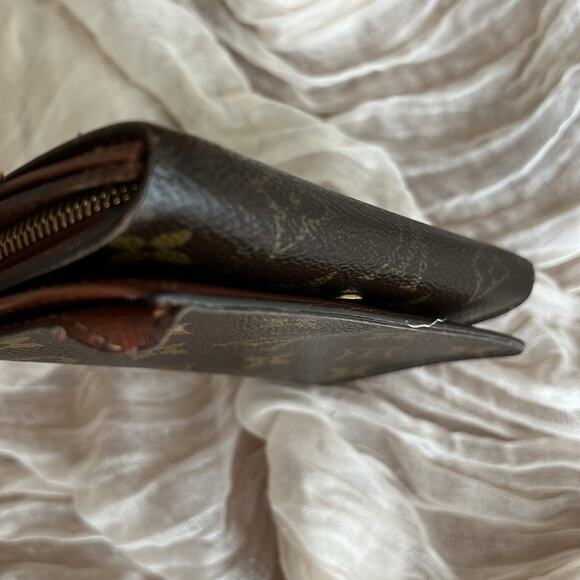 Authentic Louis Vuitton Paris Leather Monogram Snap Wallet - Picture 7 of 16